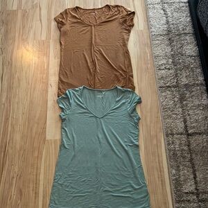 Tahari t-shirts size small